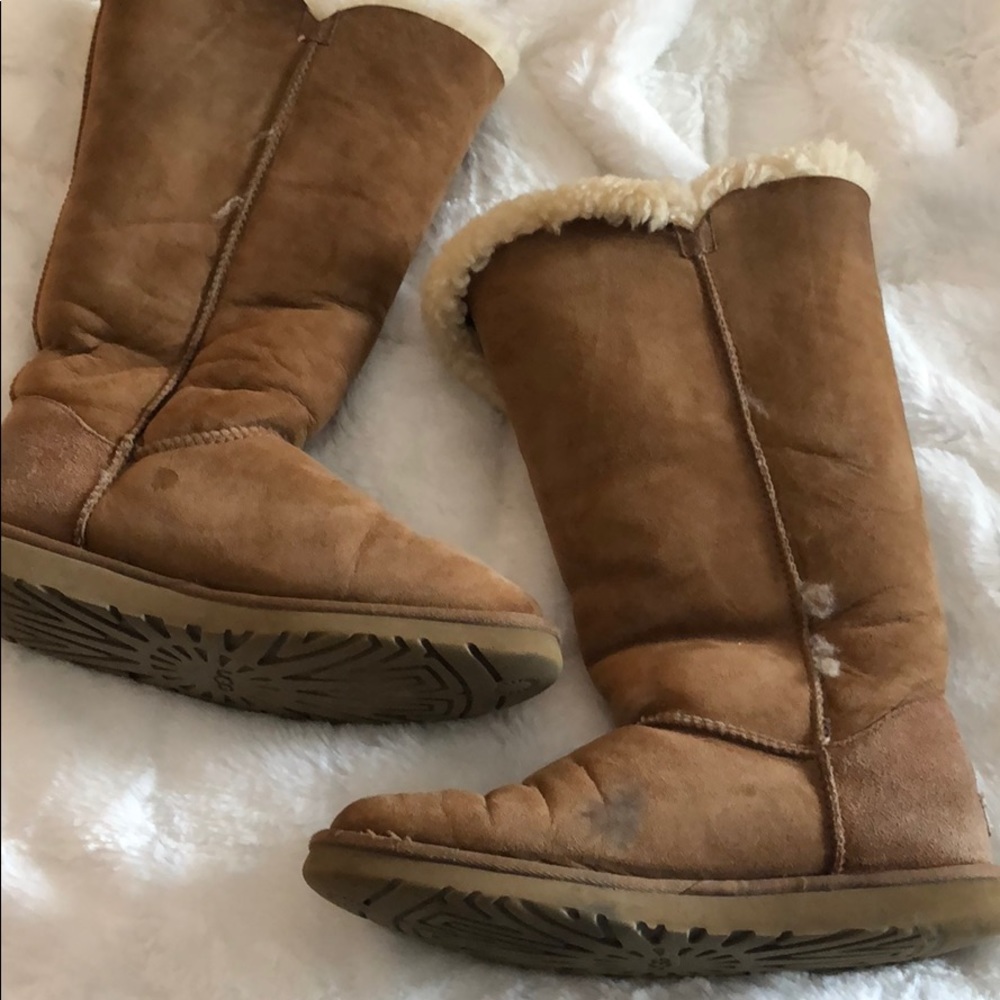 UGG: Bailey Button triple - Picture 2 of 3